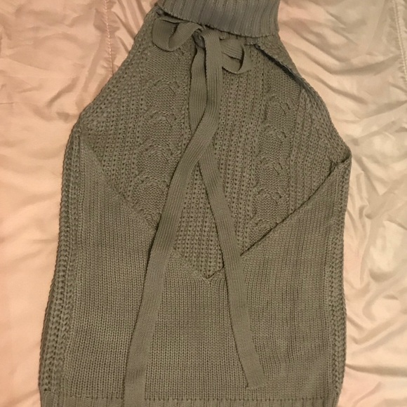 Grey Turtleneck Sleeveless knit shirt open back - Picture 4 of 6
